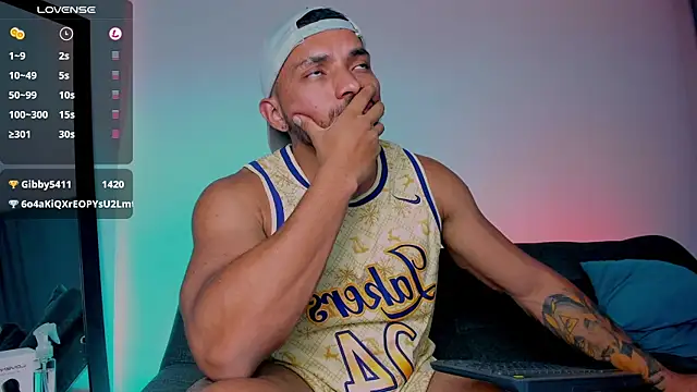 Snapshot of maximusclark1 chatting on 03.02.25 maximusclark1 online show from 03.02.25