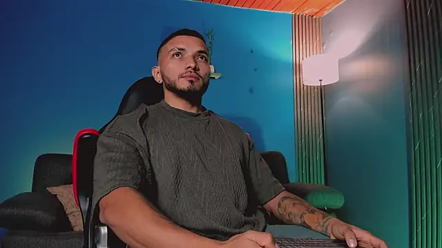 Snapshot of maximusclark1 chatting on 01.08.26 maximusclark1 online show from 01.08.26