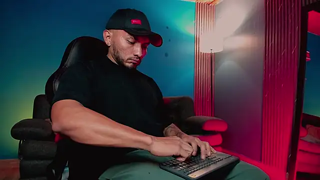 Snapshot of maximusclark1 chatting on 01.13.26 maximusclark1 online show from 01.13.26