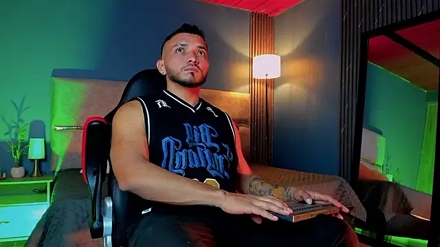 Snapshot of maximusclark1 chatting on 02.04.26 maximusclark1 online show from 02.04.26