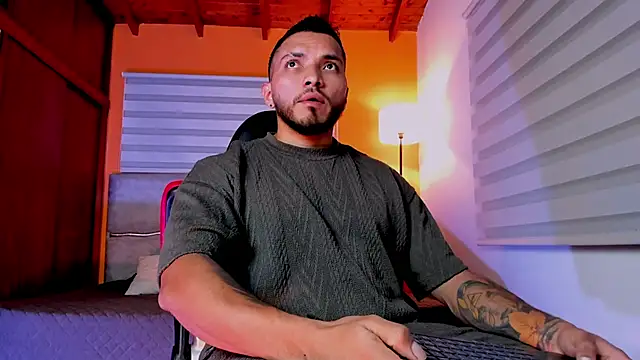 Snapshot of maximusclark1 chatting on 02.23.26 maximusclark1 online show from 02.23.26