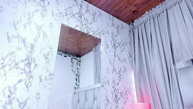 dafne queenn online show from 09.24.25