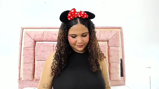 zoee lovv online show from 01.23.25