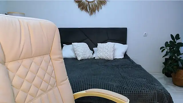 NaughtyNylonFeet online show from 11.14.25