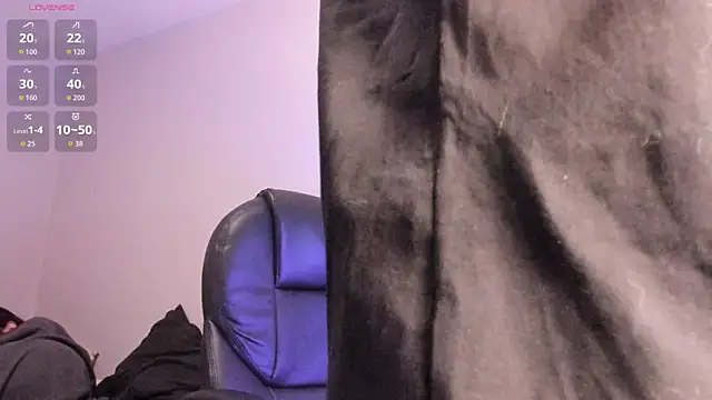 Snapshot of Carlasxdreams chatting on 04.25.26 Carlasxdreams online show from 04.25.26