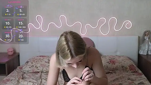 Snapshot of Betty_Blamee chatting on 11.09.25 Betty Blamee online show from 11.09.25