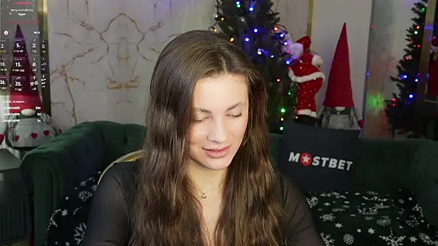 Julia  Star  online show from 01.14.25