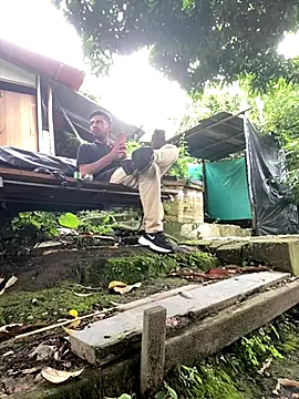 Jestebanano online show from 10.03.25