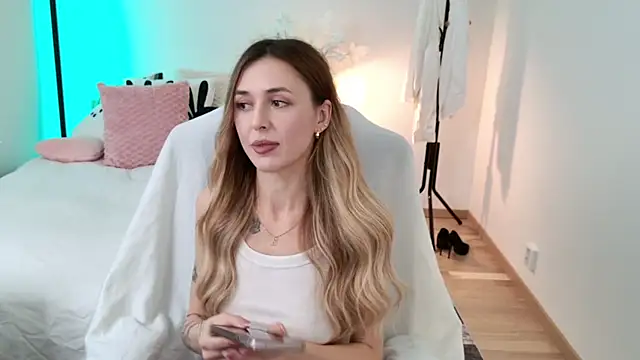 Sophie Enzo online show from 01.17.25