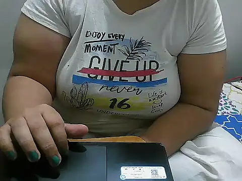 Queen of boobs01 online show from 01.15.25