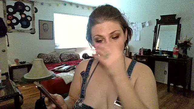 Snapshot of sophiarica chatting on 04.16.26 sophiarica online show from 04.16.26