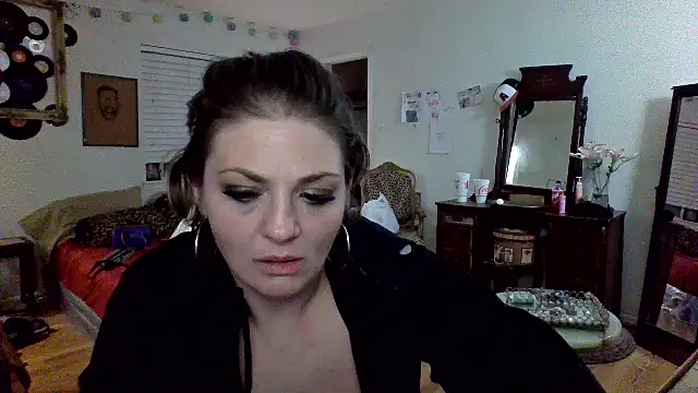 Snapshot of sophiarica chatting on 04.22.26 sophiarica online show from 04.22.26