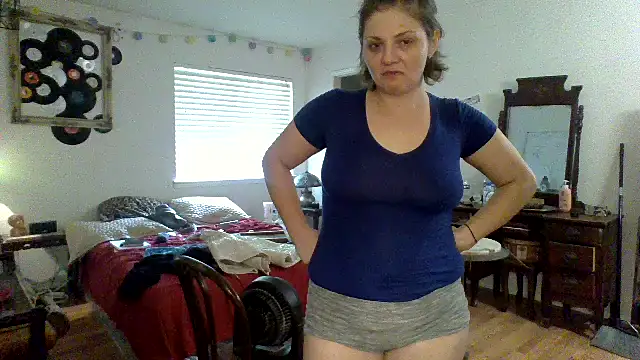 Snapshot of sophiarica chatting on 04.28.26 sophiarica online show from 04.28.26