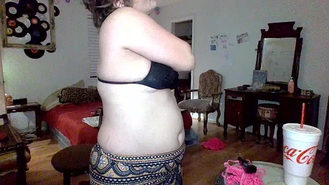 Snapshot of sophiarica chatting on 04.29.26 sophiarica online show from 04.29.26