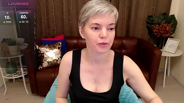 Snapshot of Cutie_Erikaa1 chatting on 02.20.25 Cutie Erikaa1 online show from 02.20.25