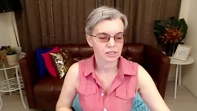 Snapshot of Cutie_Erikaa1 chatting on 02.22.25 Cutie Erikaa1 online show from 02.22.25