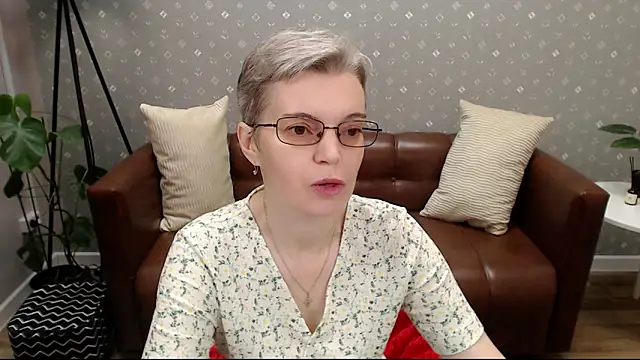 Snapshot of Cutie_Erikaa1 chatting on 09.25.25 Cutie Erikaa1 online show from 09.25.25