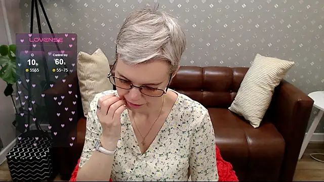 Snapshot of Cutie_Erikaa1 chatting on 09.26.25 Cutie Erikaa1 online show from 09.26.25