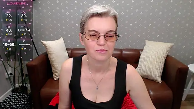 Snapshot of Cutie_Erikaa1 chatting on 10.10.25 Cutie Erikaa1 online show from 10.10.25