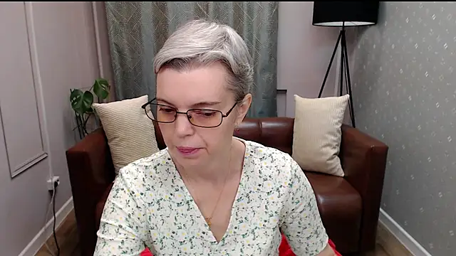 Snapshot of Cutie_Erikaa1 chatting on 10.18.25 Cutie Erikaa1 online show from 10.18.25