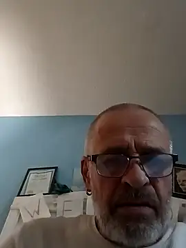 Snapshot of geilerschwanz64 chatting on 01.22.25 geilerschwanz64 online show from 01.22.25