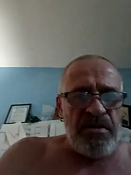 Snapshot of geilerschwanz64 chatting on 01.22.25 geilerschwanz64 online show from 01.22.25