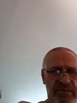 Snapshot of geilerschwanz64 chatting on 03.18.25 geilerschwanz64 online show from 03.18.25