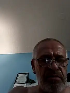 Snapshot of geilerschwanz64 chatting on 03.19.25 geilerschwanz64 online show from 03.19.25