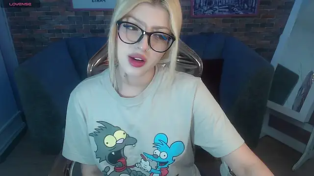 Snapshot of Kitty_fox_b chatting on 03.10.25 Kitty fox b online show from 03.10.25