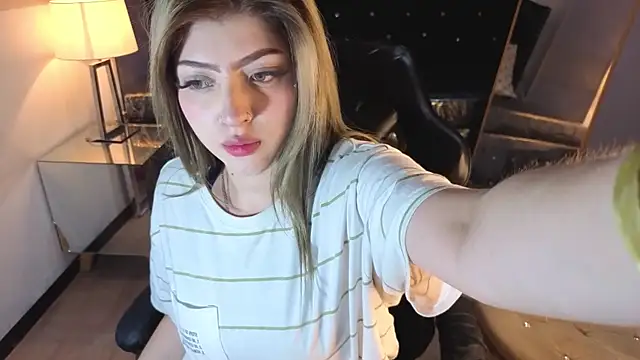 Snapshot of Kitty_fox_b chatting on 09.13.25 Kitty fox b online show from 09.13.25