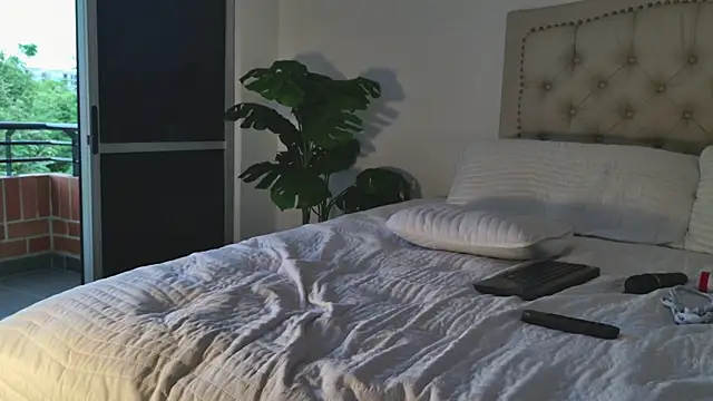 Snapshot of Scarlett_grand chatting on 11.05.25 Scarlett grand online show from 11.05.25