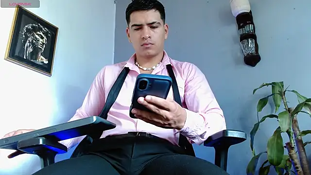 Snapshot of Adrian_Mill3r chatting on 11.02.25 Adrian Mill3r online show from 11.02.25