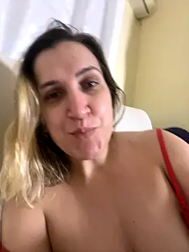 Snapshot of Bia_sexynovaes chatting on 10.30.25 Bia sexynovaes online show from 10.30.25