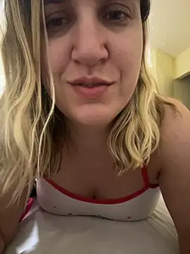 Snapshot of Bia_sexynovaes chatting on 11.25.25 Bia sexynovaes online show from 11.25.25