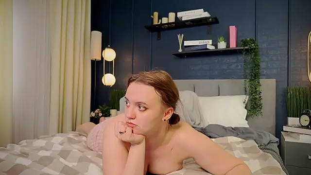 Lella Ryann  online show from 01.19.25