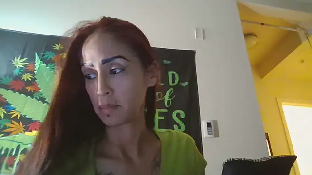 Snapshot of SexiiiMexiii chatting on 12.26.24 SexiiiMexiii online show from 12.26.24