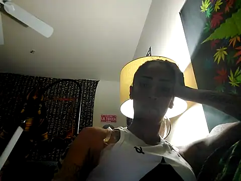 Snapshot of SexiiiMexiii chatting on 12.31.24 SexiiiMexiii online show from 12.31.24
