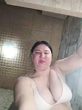 Snapshot of Holly-69 chatting on 03.16.25 Holly-69 online show from 03.16.25