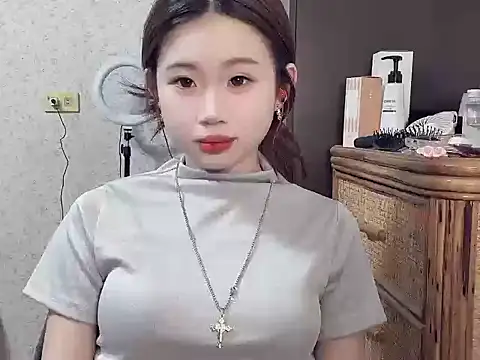 Snapshot of Yu_baby chatting on 12.04.25 Yu baby online show from 12.04.25