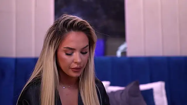 Snapshot of SelenaFrost chatting on 01.25.25 SelenaFrost online show from 01.25.25