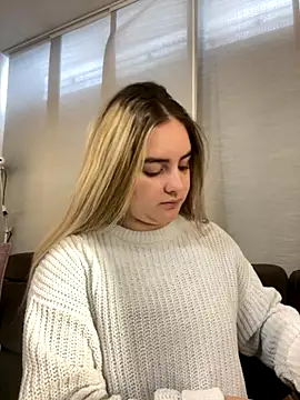 Snapshot of imlindapink chatting on 10.03.25 imlindapink online show from 10.03.25