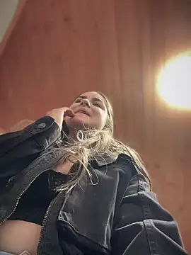 Snapshot of imlindapink chatting on 10.22.25 imlindapink online show from 10.22.25