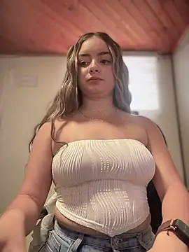 Snapshot of imlindapink chatting on 10.24.25 imlindapink online show from 10.24.25