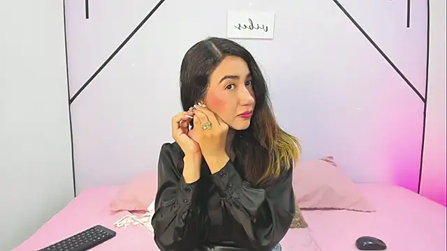 Snapshot of LisaWhite_ chatting on 11.11.25 LisaWhite online show from 11.11.25