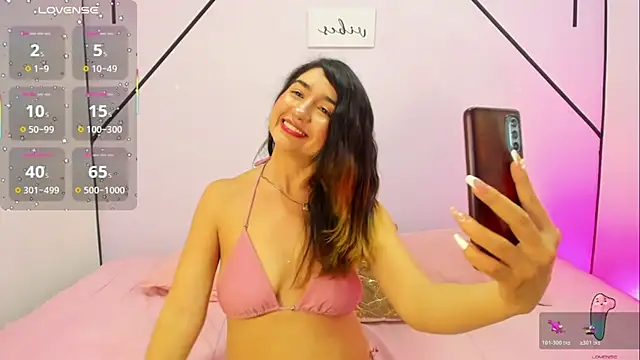 Snapshot of LisaWhite_ chatting on 11.13.25 LisaWhite online show from 11.13.25