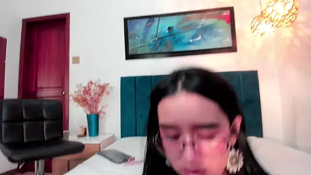 Snapshot of LaraGoldd chatting on 02.19.25 LaraGoldd online show from 02.19.25