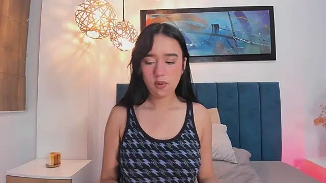 Snapshot of LaraGoldd chatting on 09.20.25 LaraGoldd online show from 09.20.25