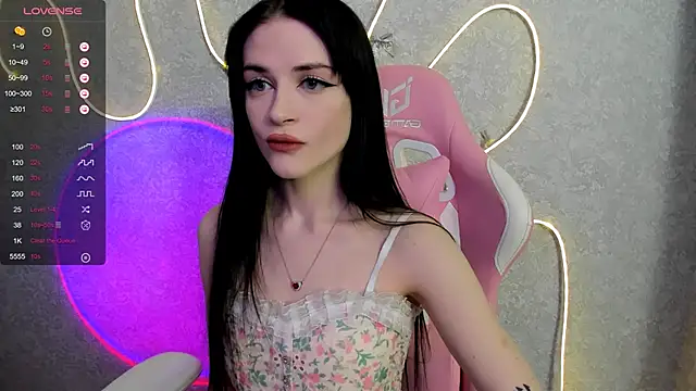 Snapshot of Molly_Crystall chatting on 05.15.26 Molly Crystall online show from 05.15.26
