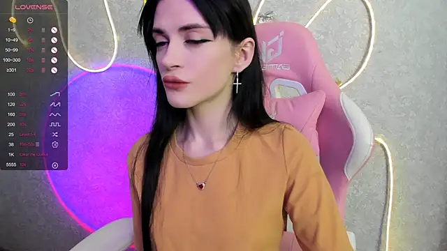 Snapshot of Molly_Crystall chatting on 05.18.26 Molly Crystall online show from 05.18.26