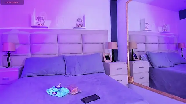 Snapshot of JulietaKane chatting on 12.14.24 JulietaKane online show from 12.14.24